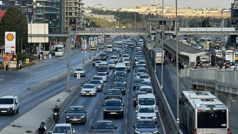 Uyum Haftası Başladı, İstanbul Trafiği Yoğunlaştı