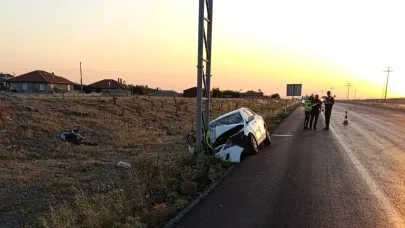 Afyonkarahisar’da Direğe Çarpan Otomobilde 3 Kişi Yaralandı