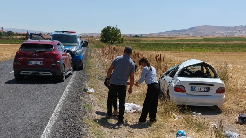 Takla Atarak Şarampole Giren Otomobilde 4 Kişi Yaralandı