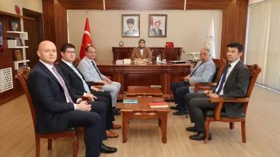 Afyonkarahisar Valisi Yiğitbaşı, Vali Yardımcılarını Makamında Ağırladı