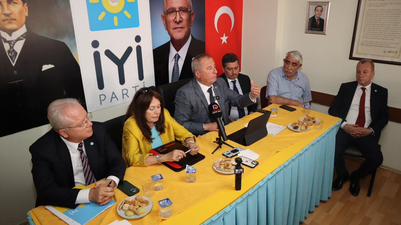 İYİ Parti Heyeti Kütahya'da Hazırlık Toplantısı Gerçekleştirdi