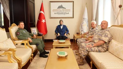 Askeri Hava Komutanları Vali Yiğitbaşı'nı Ziyaret Etti