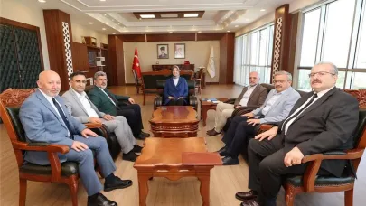 Afyonkarahisar Valisi Yiğitbaşı, AK Parti Heyetini Makamında Ağırladı