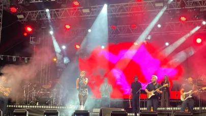 Motofest’ te Zeynep Bastık Sahne Aldı