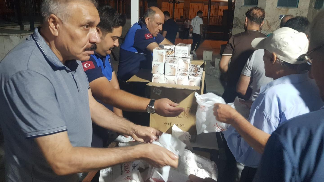 Dinar Belediyesi’nden Mevlid Kandili’nde Anlamlı İkram
