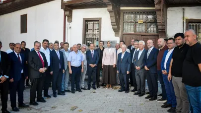 Bolvadin’de Vali Yiğitbaşı Ve MHP Heyeti’nden Tarihi Medrese-i İhaseniyye Kütüphanesi İncelemesi