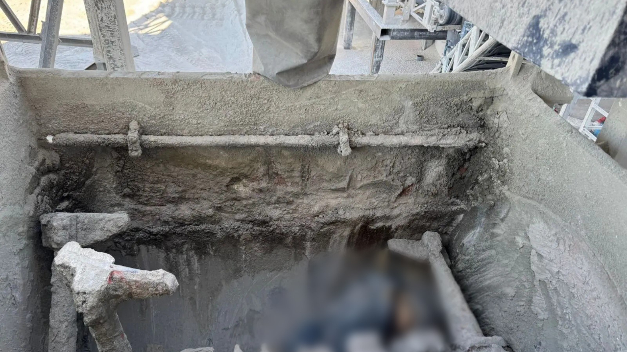 Fabrika İşçisi Beton Mikserine Düşerek Can Verdi
