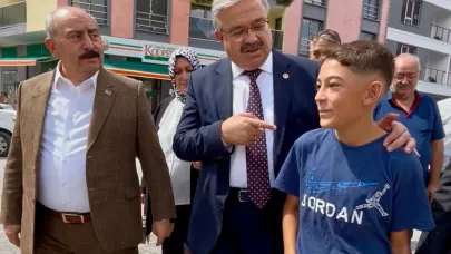 AK Parti’li Yurdunuseven Banaz’da Gençlerle Buluştu: Halı Saha Sözü Verdi