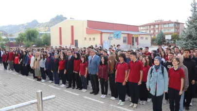 Öğrencilerin İlk Günün Heyecanına Müdür Sünnetci’de  Ortak Oldu