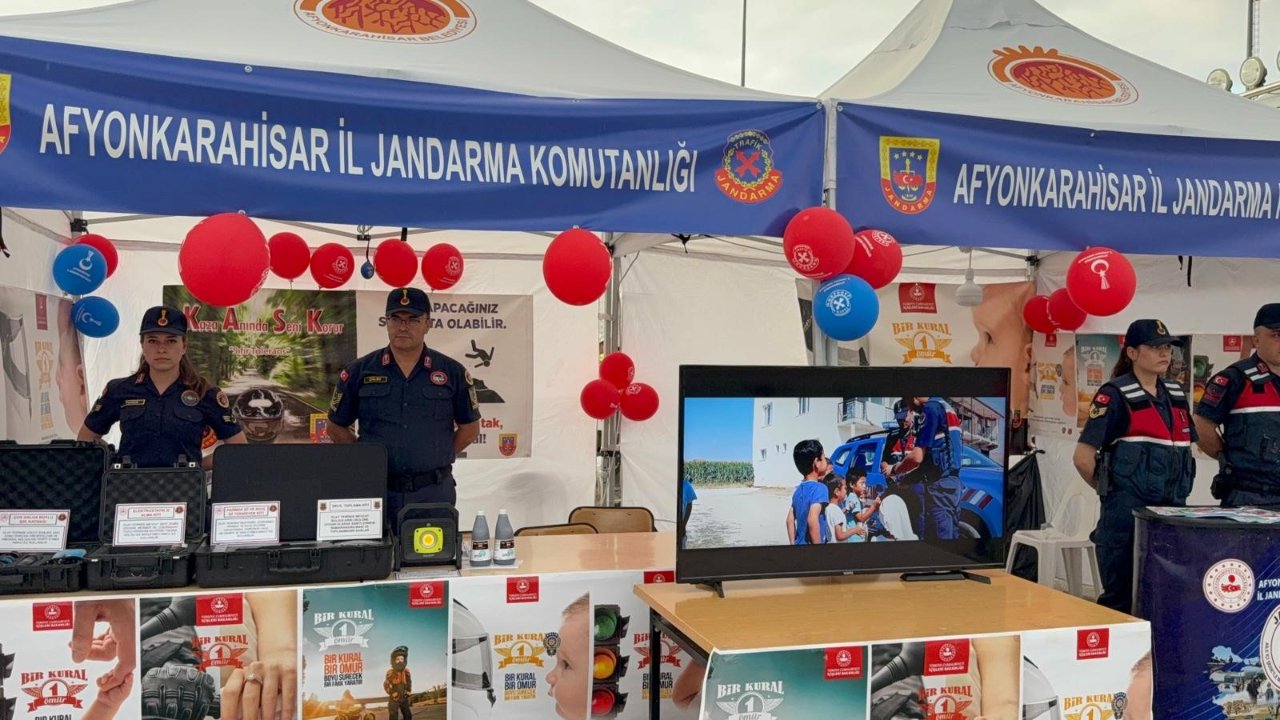 Afyonkarahisar Jandarması Çocukları Motofest'te Bilgilendirdi
