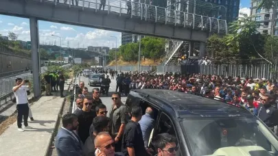 CHP İstanbul İl Başkanlığı’nda Gergin Anlar: Gürsel Tekin Göreve Başladı