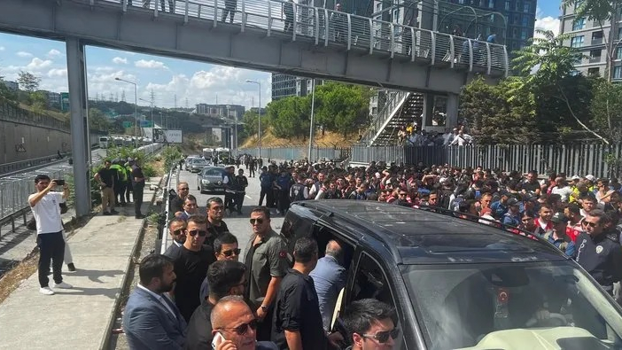 CHP İstanbul İl Başkanlığı’nda Gergin Anlar: Gürsel Tekin Göreve Başladı