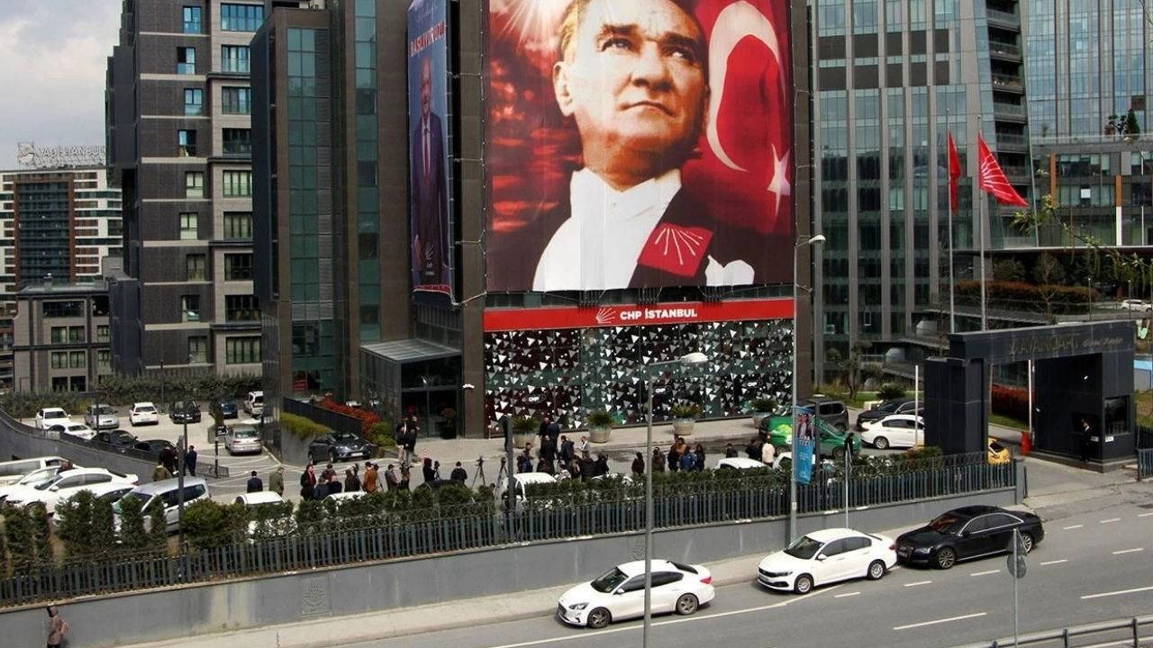 CHP, İstanbul İl Başkanlığı’nın Adresini Değiştirdi: Mevcut Bina Özgür Özel’in Çalışma Ofisi Olacak