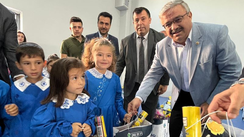 Yaylabağı’nda Tüm Öğrencilere Kırtasiye Desteği