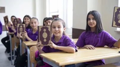 Kur’an-ı Kerim Dersini Seçen Öğrencilere TDV’den Anlamlı Hediye