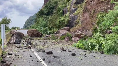 Artvin’de Heyelan: Karadeniz Sahil Yolu Ulaşıma Kapandı