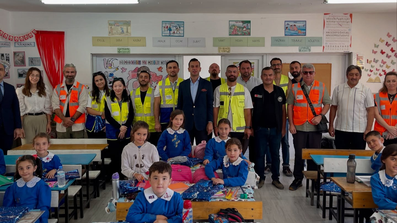 Ankara-İzmir Yüksek Hızlı Tren Projesi Ekibinden Karacaören İlkokuluna Destek