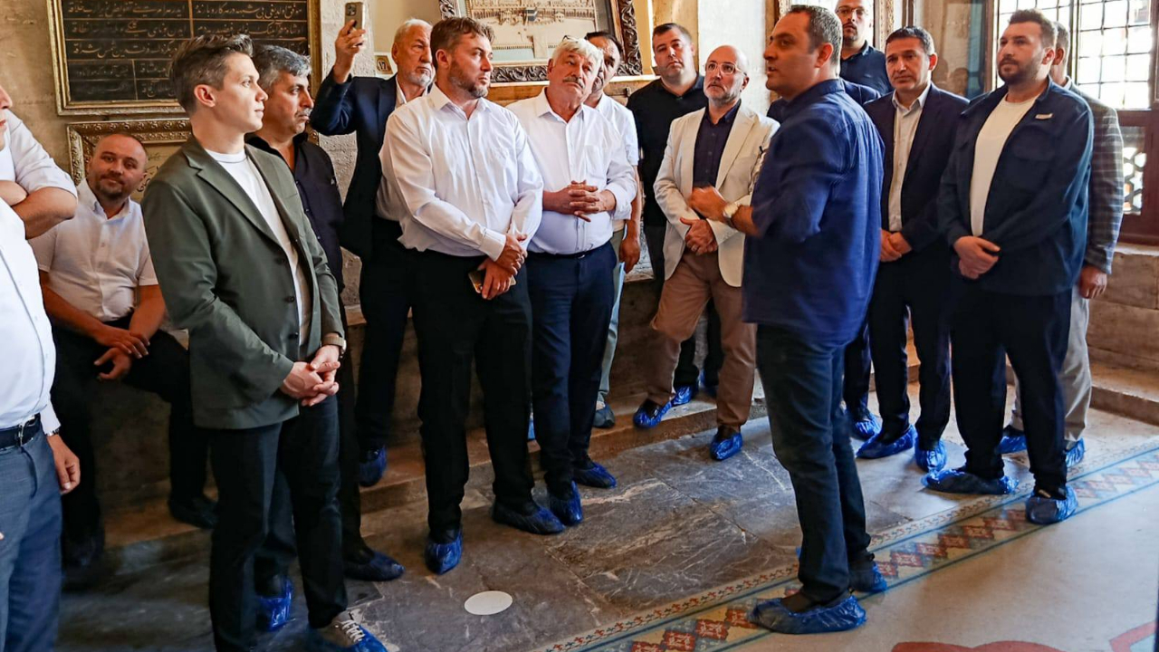 AK Parti’den Mevlana’ya Ziyaret