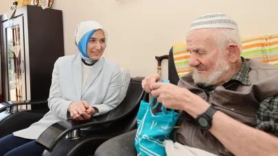 Vali Yiğitbaşı’ndan Afyon’un “Şekerci Dede”sine Geçmiş Olsun Ziyareti