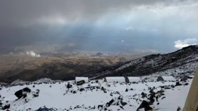 Eylülde Mevsimin İlk Karı Yağdı, Ortalık Beyaza Büründü