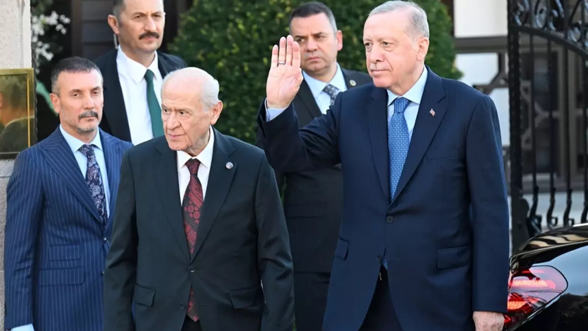 Devlet Bahçeli İki Belediye Başkanı İçin Tahliye ve Göreve İade İstedi