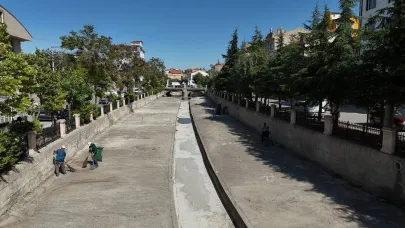 Emirdağ Belediyesi Çay Deresi'nde Temizlik Çalışması Başlattı
