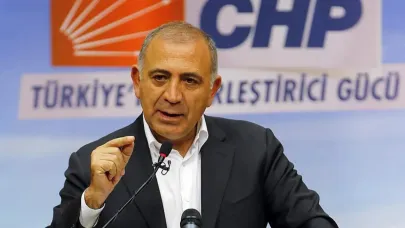 Gürsel Tekin'den Sert Mesaj: "Bir Yere Kaçmıyorum, Görevimin Başındayım!"