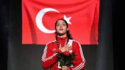 Milli Böksör Büşra Işıldar, Dünya İkincisi Oldu!