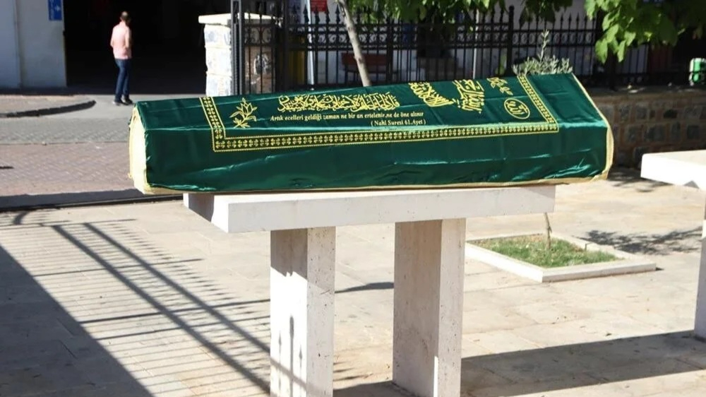 Afyonkarahisar Eğitim Camiası Yasta: Emekli Öğretmen Mahmut Emniyet Hayatını Kaybetti