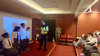 Sinanpaşa İlçe Jandarma Trafik Timlerinden Öğrencilere Trafik Güvenliği Eğitim