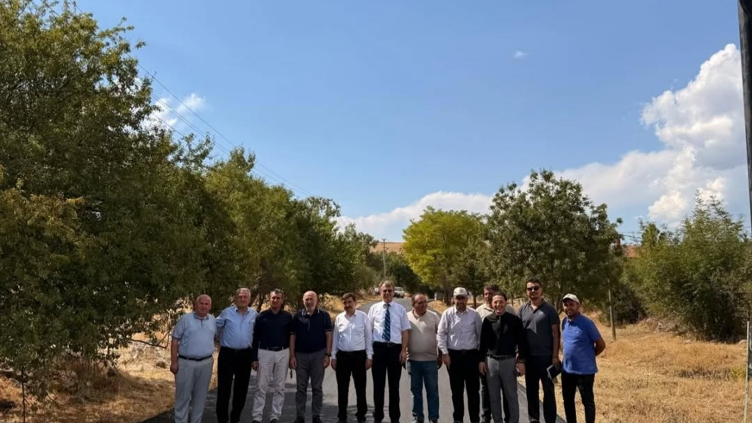 Dinar Avşar Köyü Yolu Sıcak Asfaltla Yenilendi