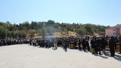 Okul Müdürü Süleyman Çetinkaya’ya Gözyaşlarıyla Son Yolculuğuna Uğurlandı
