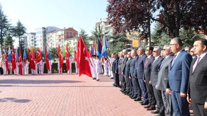 İlköğretim Haftası’nda Kocatepe Anıtına Çelenk Sunuldu