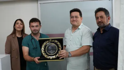 Başkan Aynacı’dan Yeni Göreve Atanan Doktor Yeğenine Ziyaret