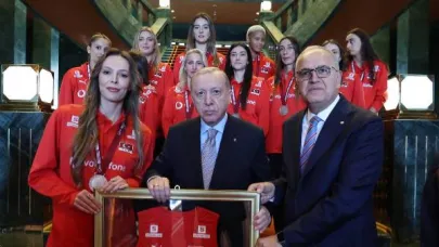 Erdoğan, A Milli Voleybol Ve Basketbol Takımlarını Kabul Etti