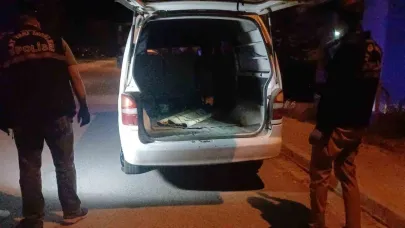 'Dur' ihtarına uymadı, polise çarpıp kaçtı