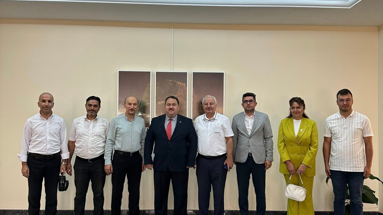 Memur-Sen Afyonkarahisar’dan AKÜ Genel Sekreteri Düzgün’e Ziyaret