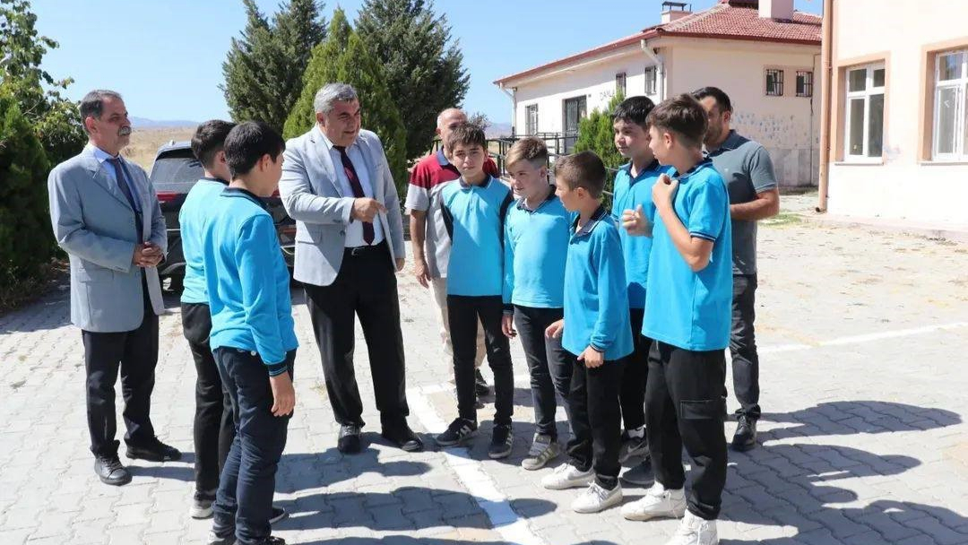 Müdür Sünnetci, Öğrencilerle Meslek Seçimlerini Konuştu