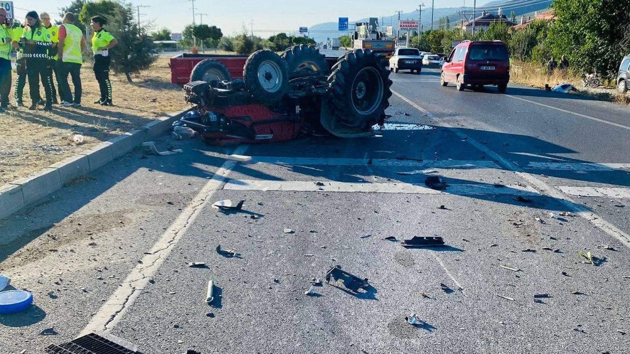 Otomobilin Çarptığı Traktör Devrildi 1 Ölü, 1 Yaralı!