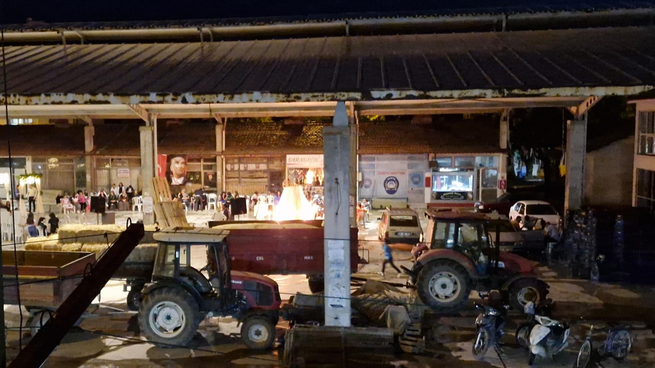 Afyonkarahisar Başmakçı’da Düğünler Pazar Yerinde Yapılıyor: Vatandaşlar Tepkili
