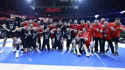 Türkiye - Hollanda: Filenin Efeleri Çeyrek Finale Yükselmek İçin Sahada