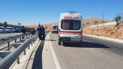 Afyonkarahisar’da Motosiklet Kazası: Bariyerlere Çarpan Sürücü Ağır Yaralandı