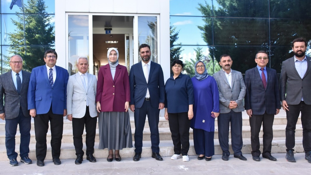 Vali Yiğitbaşı'ndan Gençlik ve Spor İl Müdürlüğüne Ziyaret