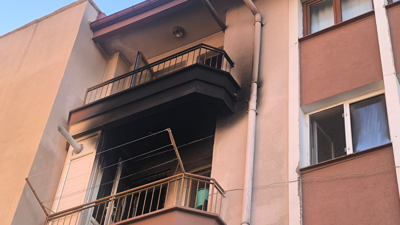 Afyonkarahisar’da Apartman Yangını: Pencereden Atladılar, 3 Yaralı!