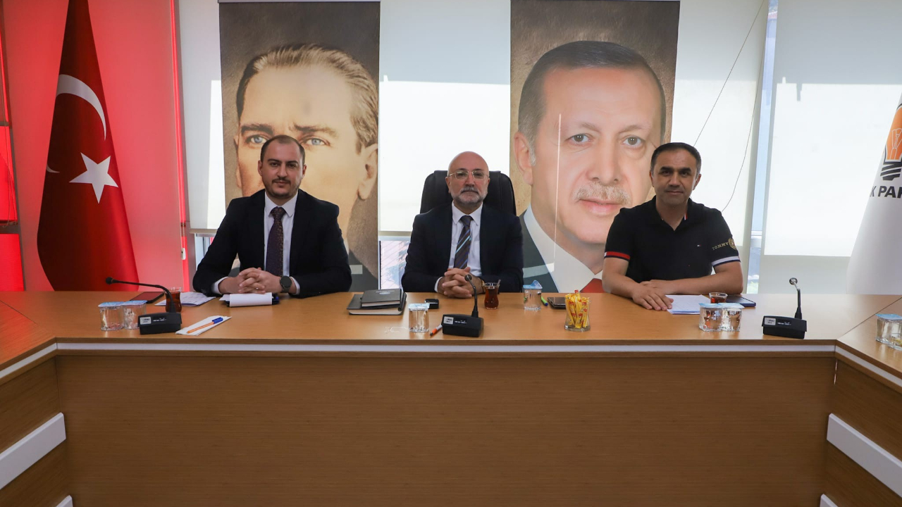 AK Parti Afyonkarahisar İlçe Başkanları Toplantısı Gerçekleştirildi