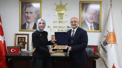 Başkan Şahin’den Bakan Yardımcısı Koçoğlu’na Anlamlı Hediye