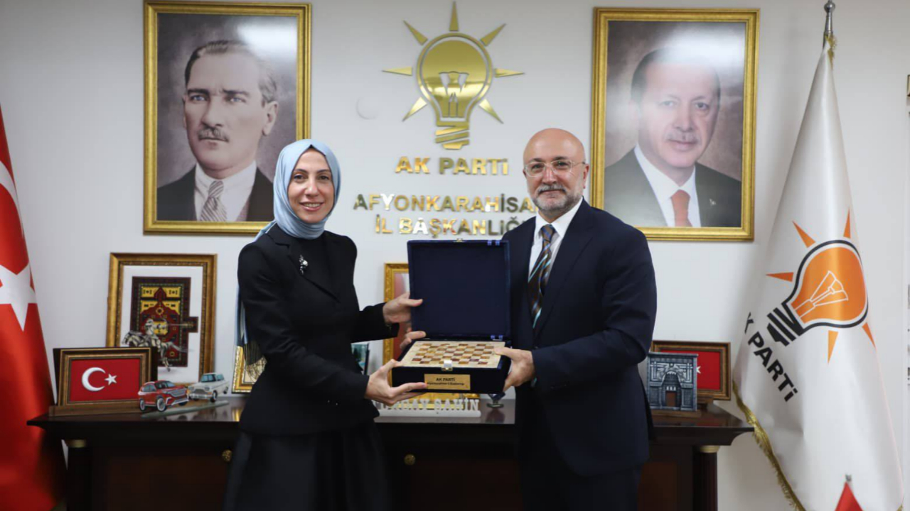 Başkan Şahin’den Bakan Yardımcısı Koçoğlu’na Anlamlı Hediye