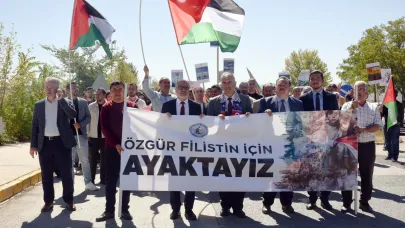 AKÜ’de Filistin'e Destek Yürüyüşü Devam Ediyor