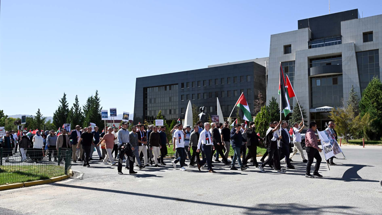AKÜ, Filistin’e Destek Yürüyüşüne Devam Ediyor