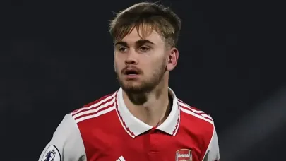 Maç Sırasında Beton Duvara Çarpan 21 Yaşındaki Futbolcu Hayatını Kaybetti